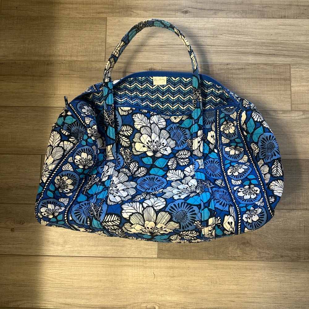 Original Vera Bradley Duffle Bag in Blue Bayou in excellent condition - Picture 3 of 3